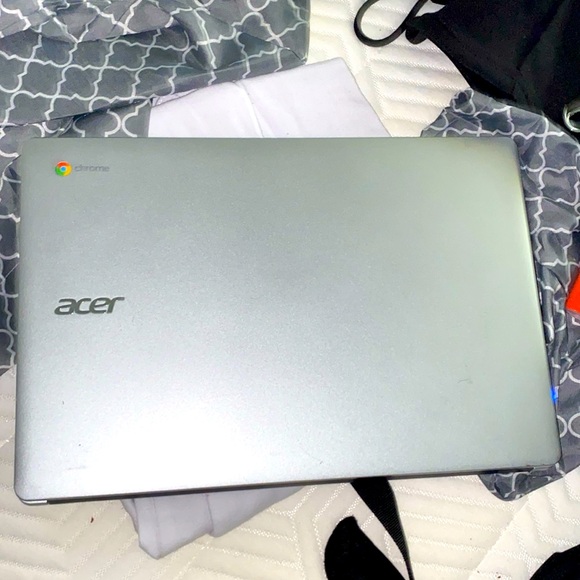 Acer Chromebook 315 (touchscreen) in great condition. Charger, protective sleeve - Picture 1 of 5